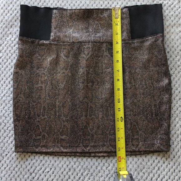 Charlotte Russe Snakeskin Metallic Mini Skirt Size M - Picture 7 of 8